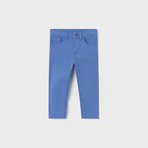 Дълъг панталон slim fit за бебе момче в светло синьо Майорал