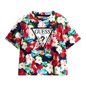 Къса тениска за момиче покрита с цветя и с лого Guess