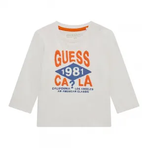 Бяла блуза за бебе момче с оранжеви надписи Guess