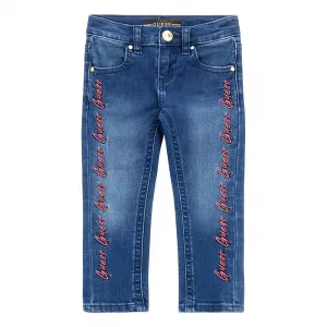 Деним панталони Skinny fit за мини момиче с розови надписи Guess