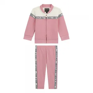 Спортен комплект за бебе момиче в розово и бяло с надписи Guess
