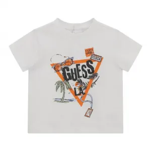 Бяла тениска с детайли и оранжево лого Guess за бебе момче