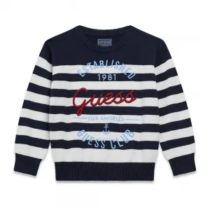 Пуловер за мини момче в тъмно синьо и бяло райе с бродирани надписи Guess