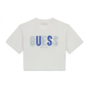 Къса тениска в бял цвят за момиче с надпис Guess от кристали и текстилни детайли