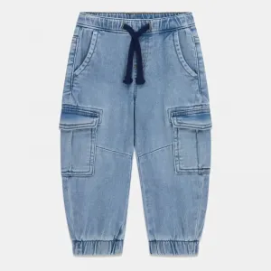 Карго деним панталон за мини момче с ластици в светъл нюанс Guess